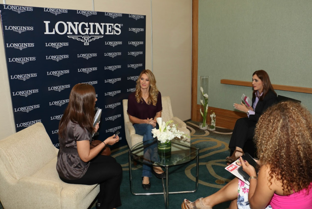 Interpretando en entrevista para la tenista Stephie Graf en evento de Longines, Panamá 2015.