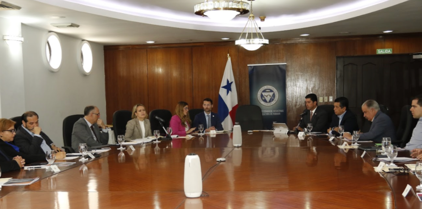 Interpretación simultánea para el Instituto Republicano Internacional (IRI) en la Cámara de Comercio de Panamá.